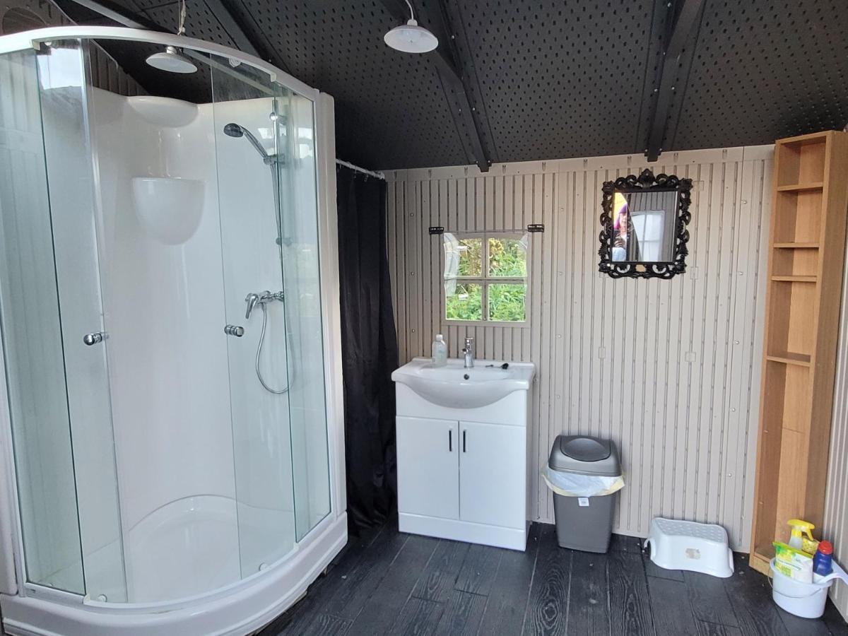 1 Glamping Tent With Kitchen & Electric On Small Family Campsite, No Bedding Supplied Narberth Zewnętrze zdjęcie
